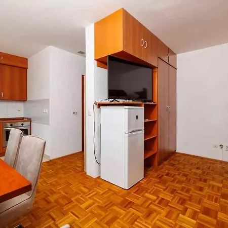 In 51717 Apartment *